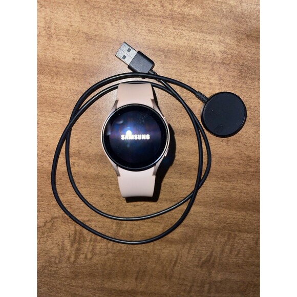 Samsung Galaxy Watch 4 40mm LTE Pink Gold Sport Band SMR865U - Picture 3 of 9